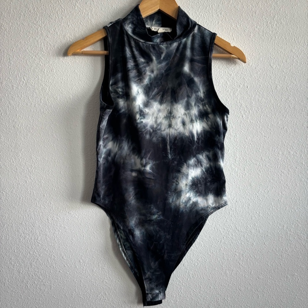 Pie in the Sky Blue Tie-Dye Mock Neck Sleeveless Halter Seamless Bodysuit Size M - Picture 2 of 7